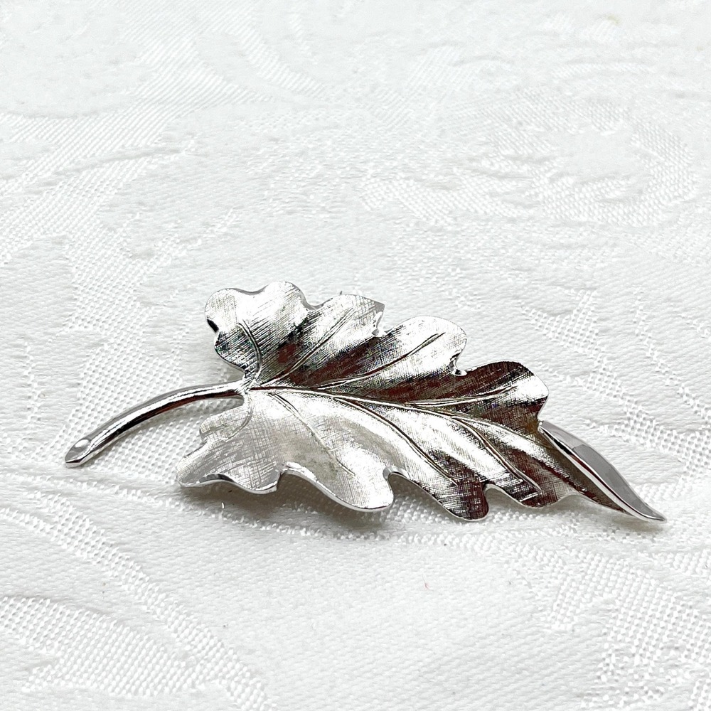 Vintage Retro MONET Silver Tone Leaf Brooch Pin
